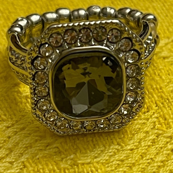 New!Crystal Dinner Stretch Ring - Picture 3 of 3